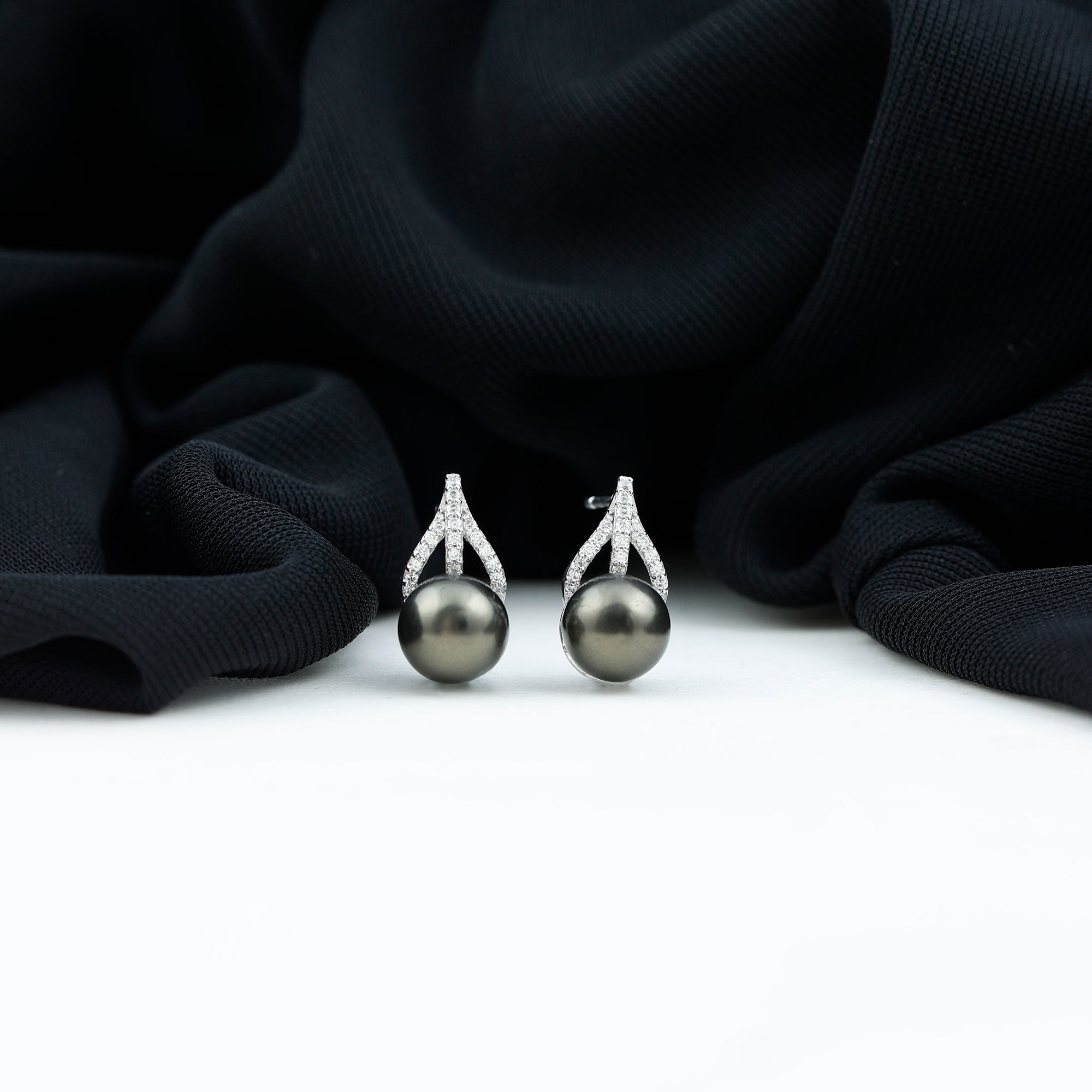 Arisha Jewels-Minimal Black Tahitian Pearl Stud Earrings with Diamond